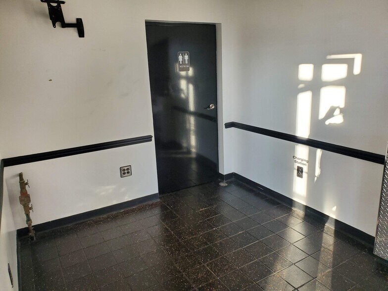 More Photos Of 1307 N Detroit St, Xenia Auto Repair For Sale