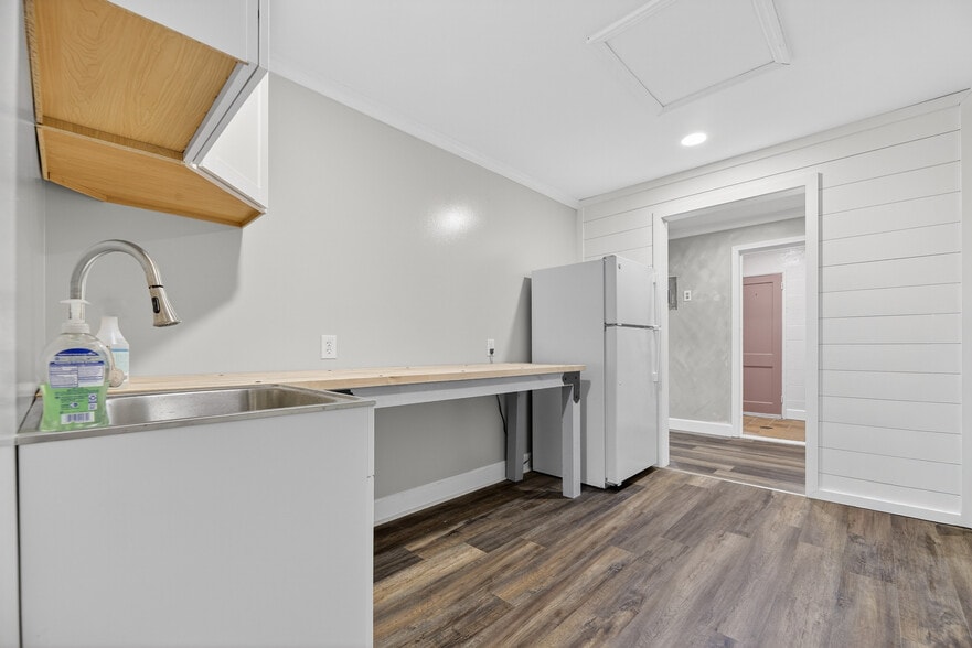 More Photos Of 15391 US Highway 431 S, Glencoe General Retail For Sale