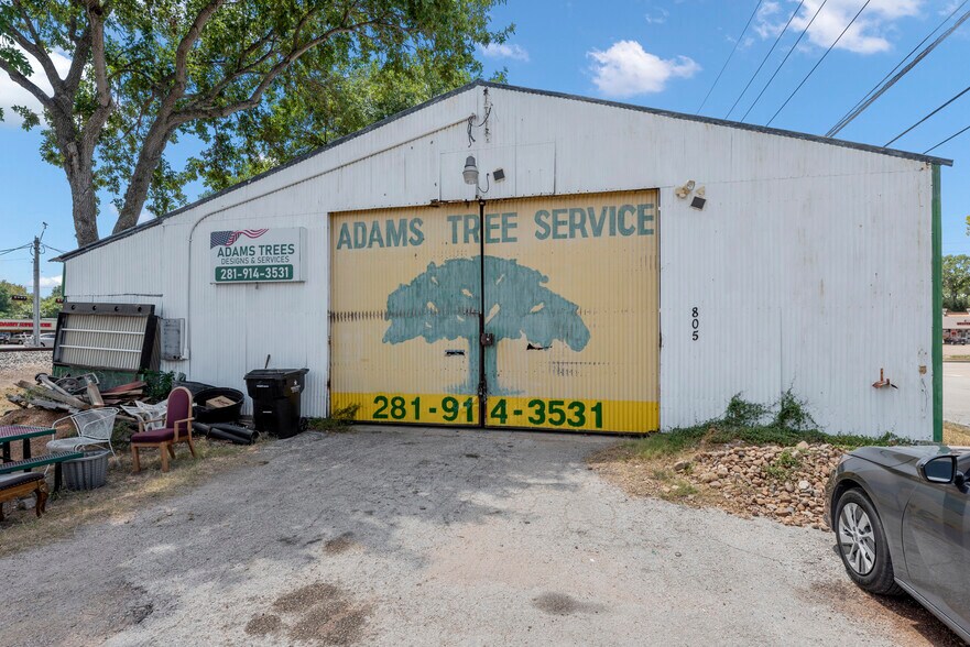 More Photos Of 800 Avenue D, Katy Warehouse For Sale