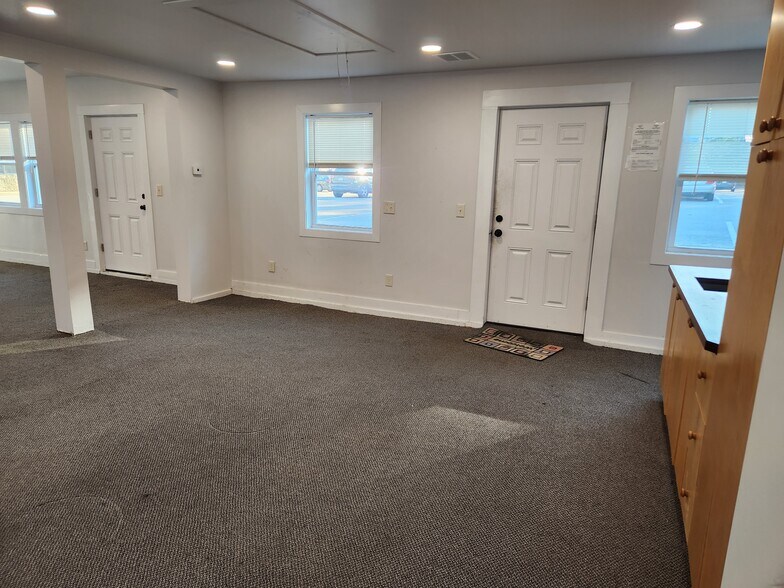 More Photos Of 13 Elm Ct, Easton Office For Lease