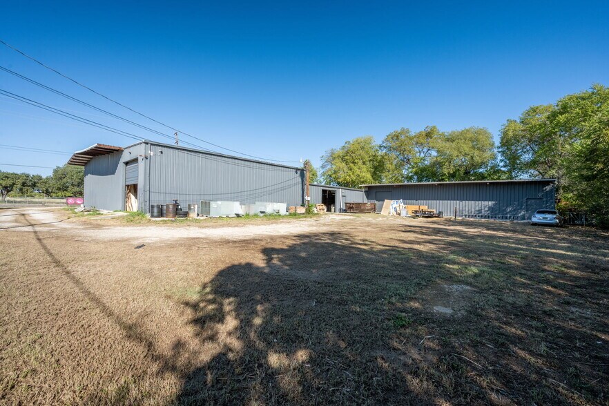 More Photos Of 4714 S Zarzamora St, San Antonio Auto Repair For Sale