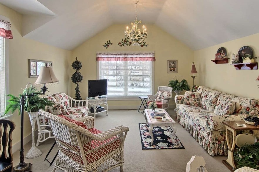 More Photos Of 230 Wellington St, Traverse City Hospitality For Sale