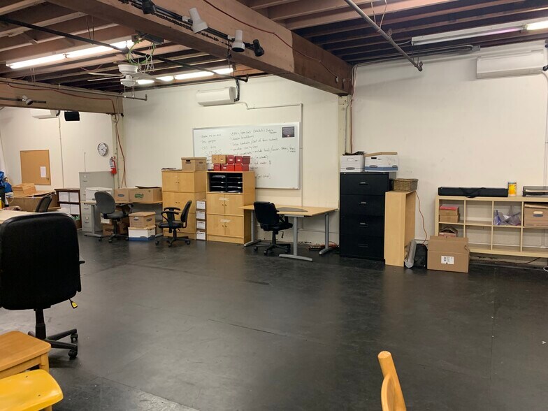 More Photos Of 2553-2555 State St, San Diego Light Distribution For Lease