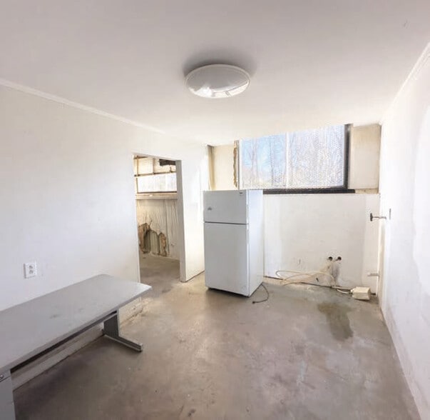 More Photos Of 548 W Charles St, Matthews Warehouse For Sale