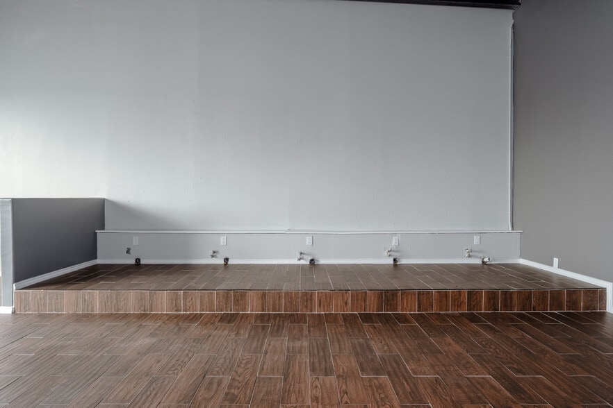 More Photos Of 801 Zillock Rd, San Benito Storefront For Sale