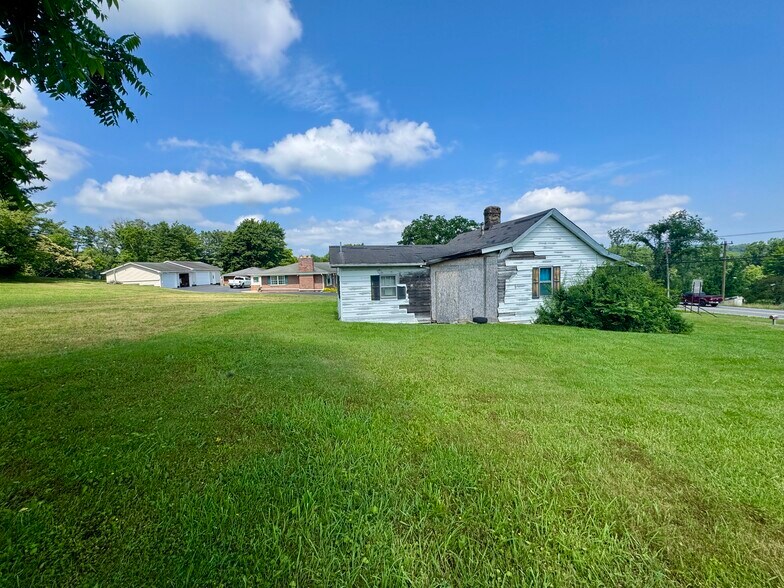 More Photos Of 1388 Ritter Dr, Daniels Freestanding For Sale