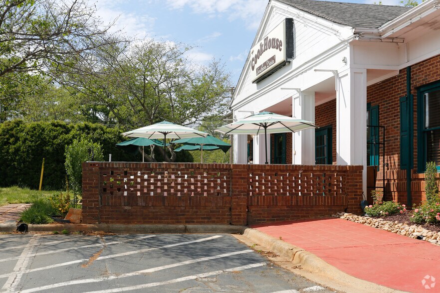 More Photos Of 20936 Torrence Chapel Rd, Cornelius Restaurant For Sale