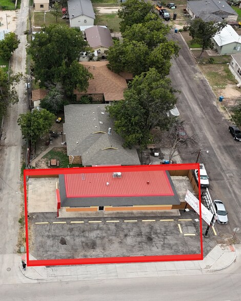 More Photos Of 903 15th St, Ozona General Retail For Sale