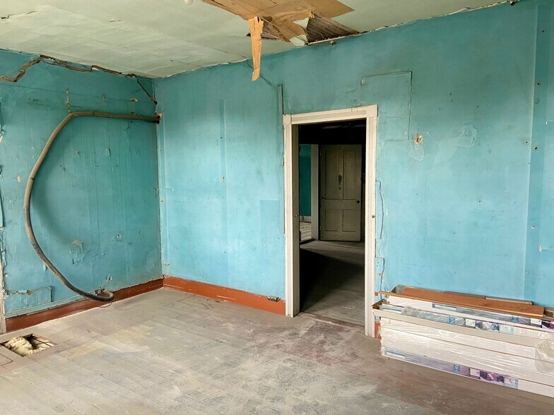 More Photos Of 48 W Boscawen St, Winchester Storefront Retail Office For Sale