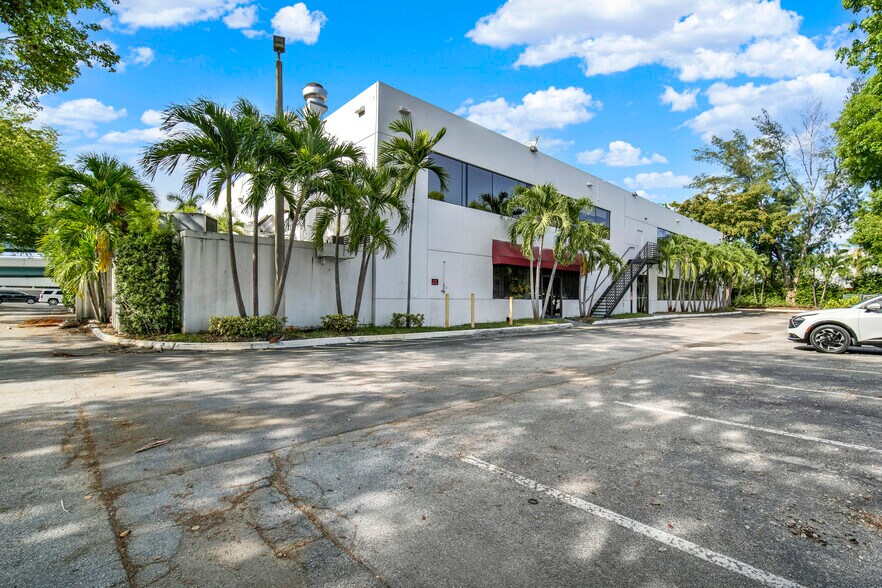 More Photos Of 7910 NW 25th St, Doral Medical For Lease
