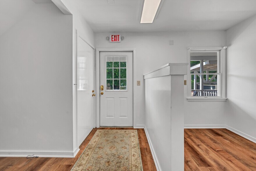 More Photos Of 14 Elm St, New Milford Office For Lease
