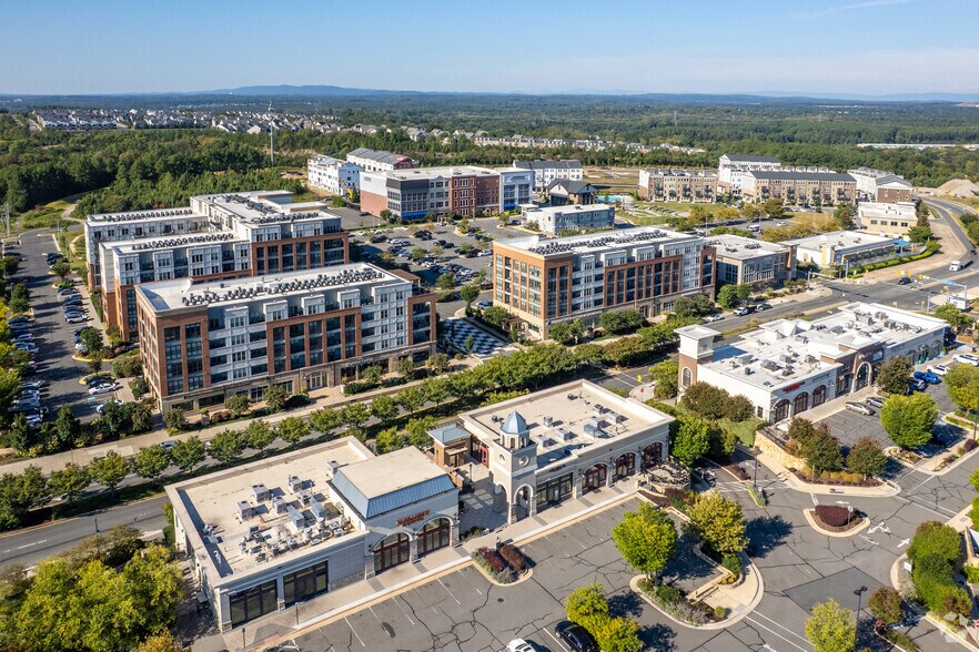 More Photos Of 42775 Generation Dr, Ashburn Apartments For Lease