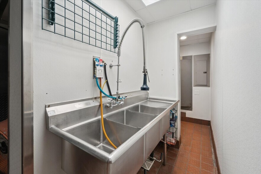 More Photos Of 1601 Butler Ave, Tybee Island Restaurant For Lease