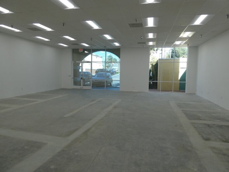 More Photos Of 1427 W Glenoaks Blvd, Glendale General Retail For Lease