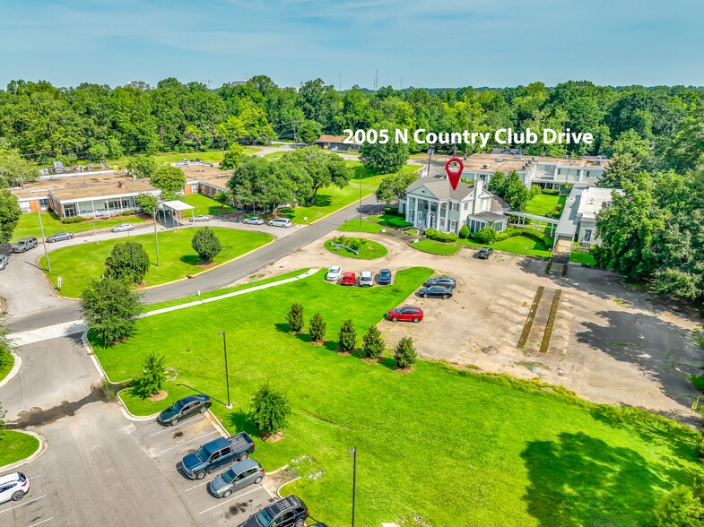 More Photos Of 2005 N Country Club Dr, Montgomery Schools For Sale