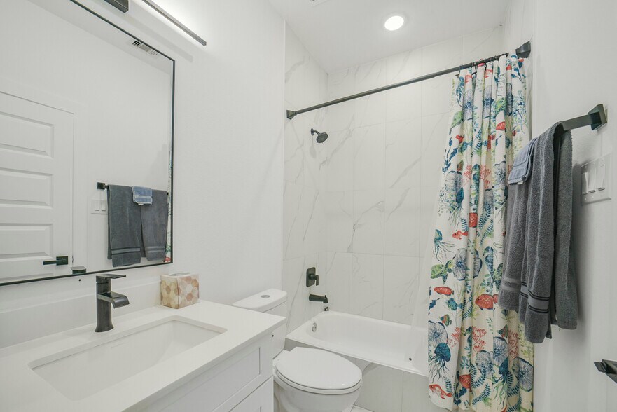 More Photos Of 316 Thornton Rd, Houston Apartments For Sale
