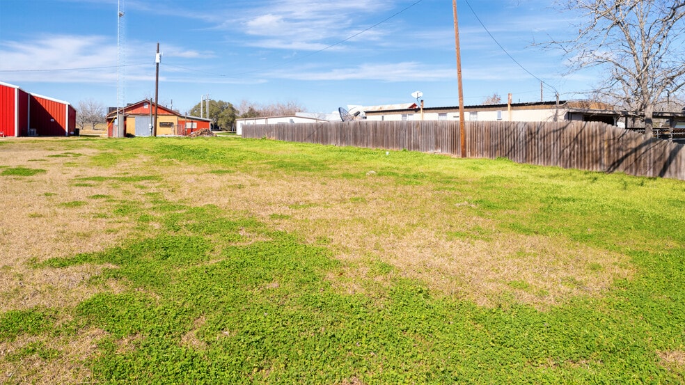 More Photos Of 321 Kolle Road, Inez General Retail For Sale