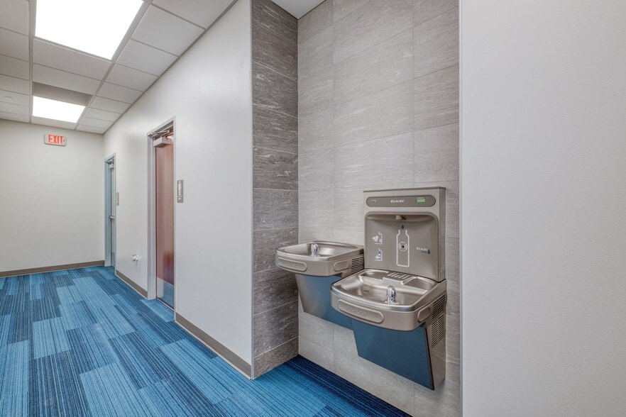 More Photos Of 12601 Metric Blvd, Austin Office For Sale