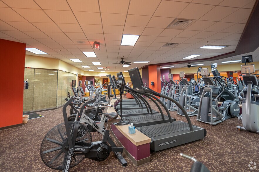 More Photos Of 301 Commerce St, Fort Worth Office For Lease
