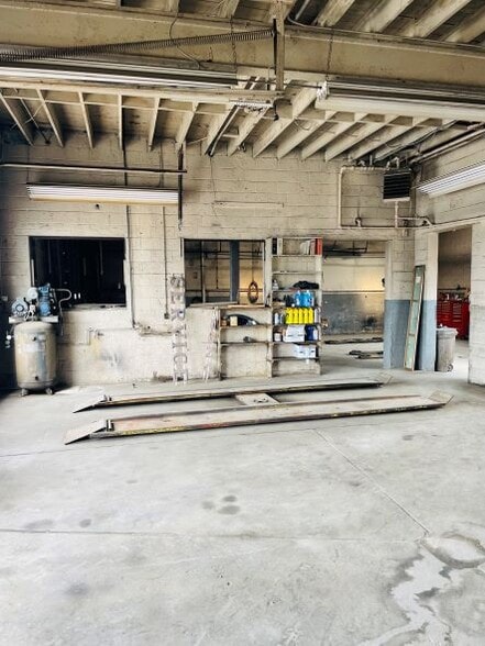 More Photos Of 73 Cedar Swamp Rd, Glen Cove Auto Repair For Sale