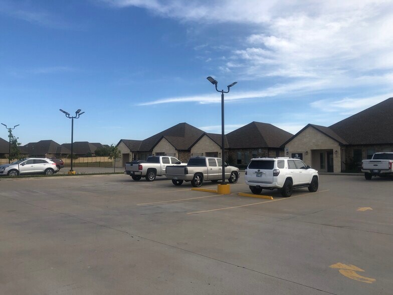 More Photos Of 11900 N MacArthur, Oklahoma City Office For Lease