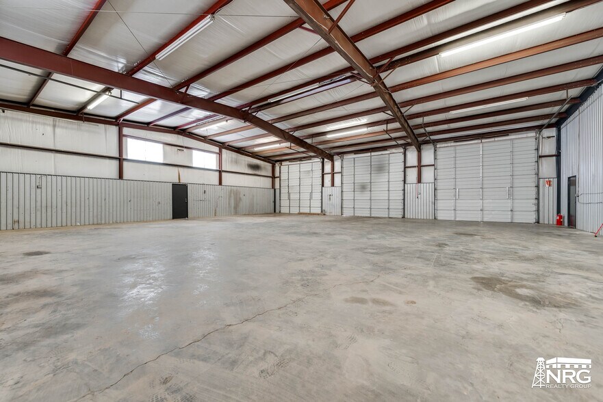 More Photos Of 2011-S Crane, Odessa Warehouse For Lease
