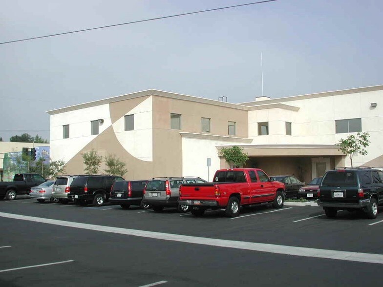 More Photos Of 800 S Victory Blvd, Burbank Office For Lease