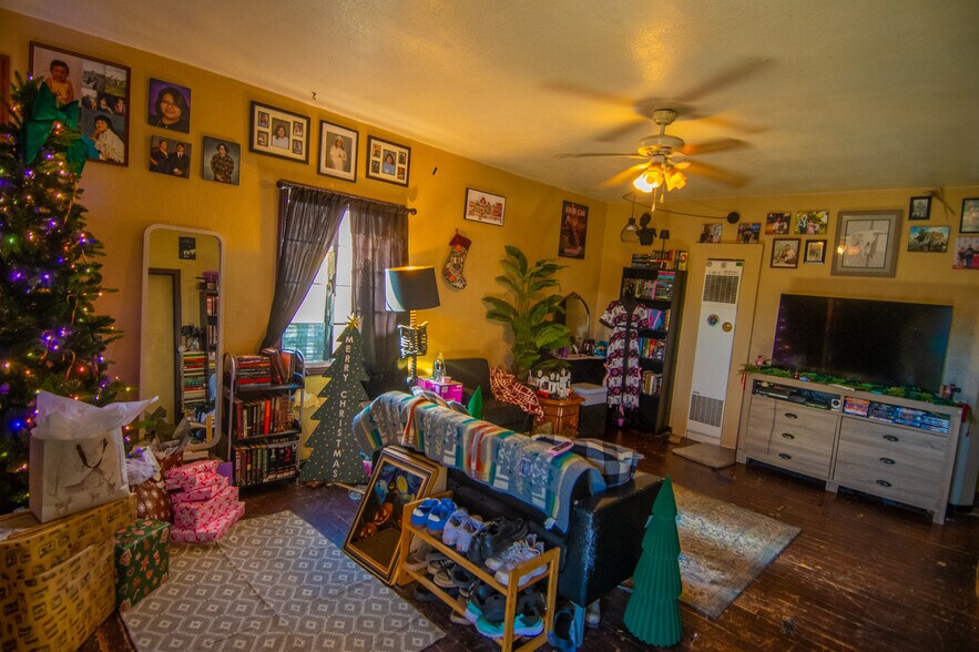 More Photos Of 54140 N Main St, Seligman Freestanding For Sale