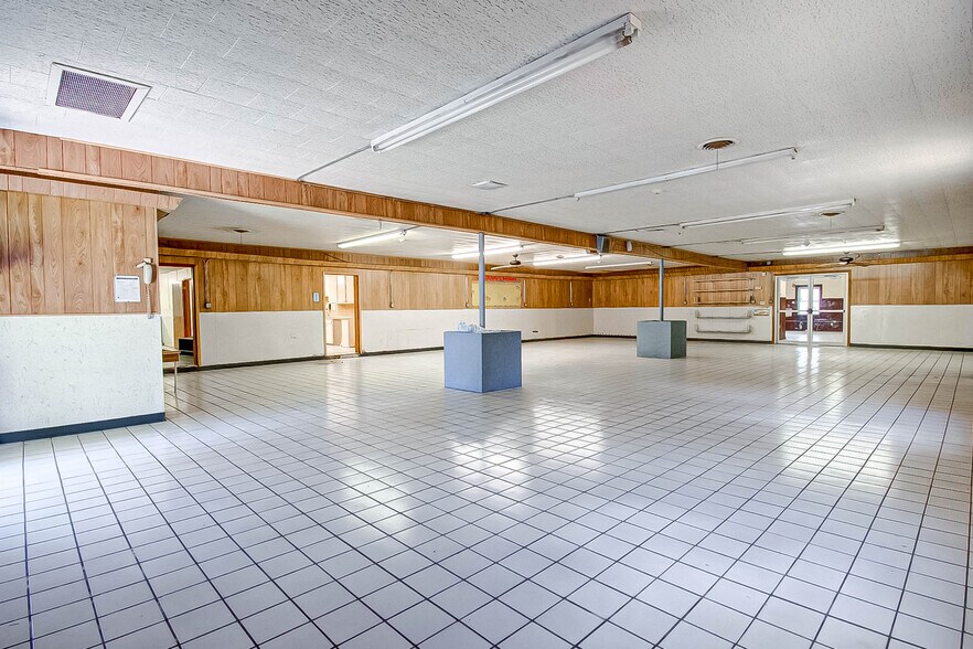 More Photos Of 3019 Dickinson Ave, Dickinson Freestanding For Sale