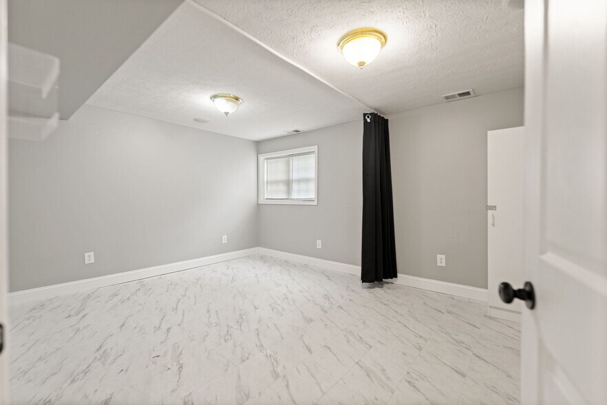 More Photos Of 4418 Main St, Clay City Flex For Sale