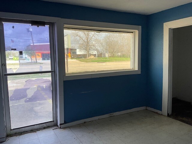 More Photos Of 1517 W Main St, La Porte Auto Repair For Sale