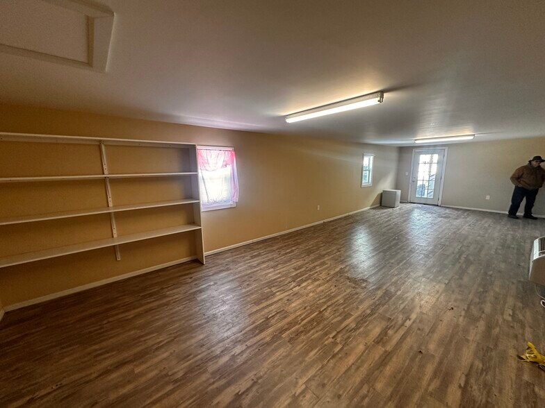 More Photos Of 522A S Main St, Broadway Flex For Sale