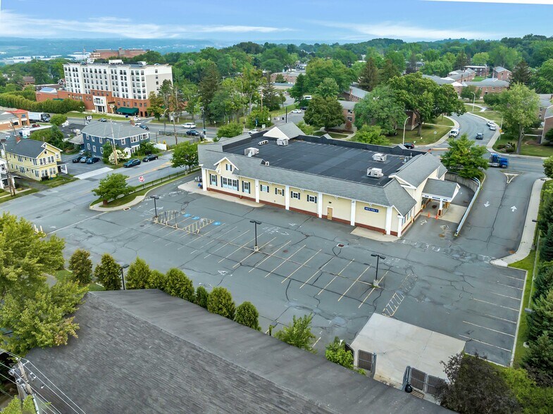 More Photos Of 272 Hoosick St, Troy Freestanding For Lease