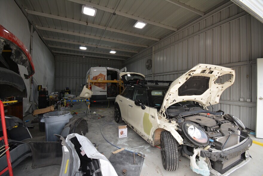 More Photos Of 5610-5613 Southwest Fwy, Houston Flex For Lease