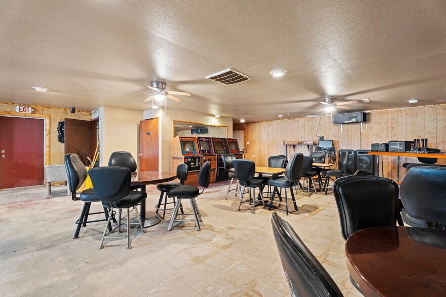 More Photos Of 26601 S 655 Rd, Grove Freestanding For Sale