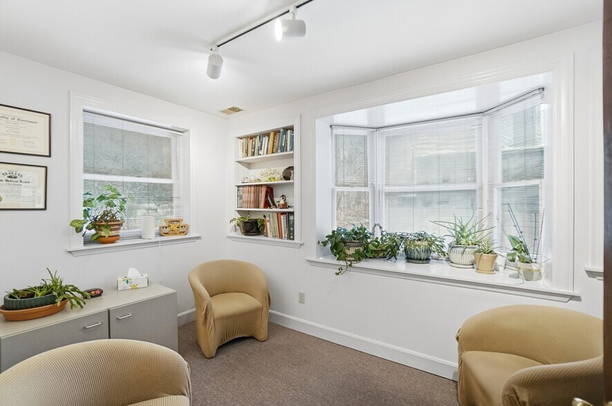 More Photos Of 820 Delta Ave, Cincinnati Office For Sale