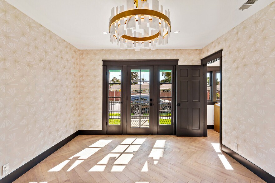 More Photos Of 1204 N Ross St, Santa Ana Office For Sale