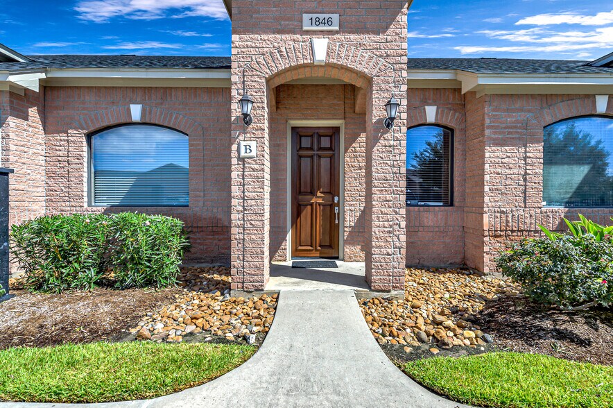 More Photos Of 1846 Snake River Rd, Katy Medical For Lease