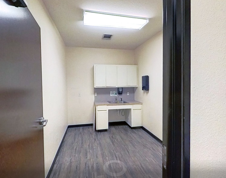 More Photos Of 2308 Pecan St W, Pflugerville Auto Repair For Lease