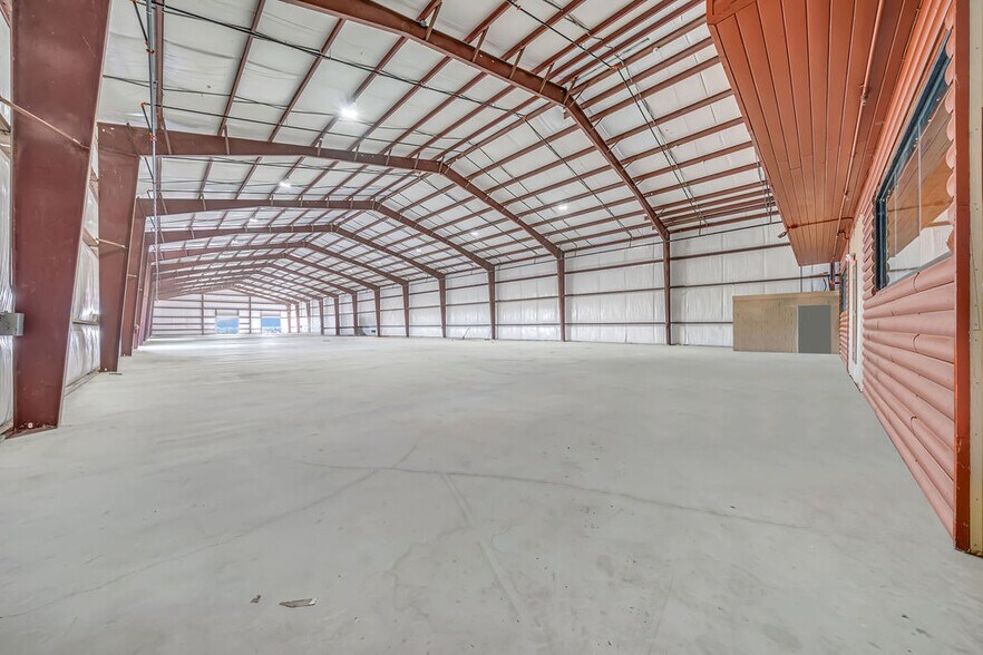 More Photos Of 3411 FM465, Seguin Warehouse For Lease