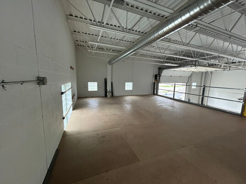 More Photos Of 126 E Niagara St, Tonawanda Warehouse For Sale