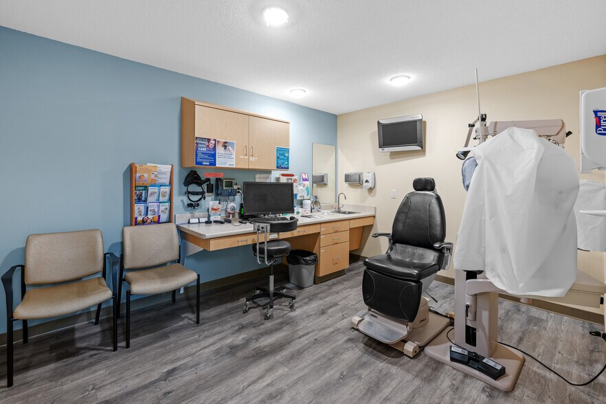 More Photos Of 845 Water Ave, Hillsboro Office For Sale