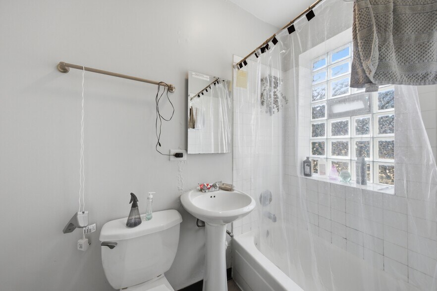 More Photos Of 4742-4748 S Drexel Blvd, Chicago Apartments For Sale