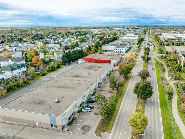 More Photos Of 3515-3531 Boul de la Grande-Allée, Boisbriand Warehouse For Lease