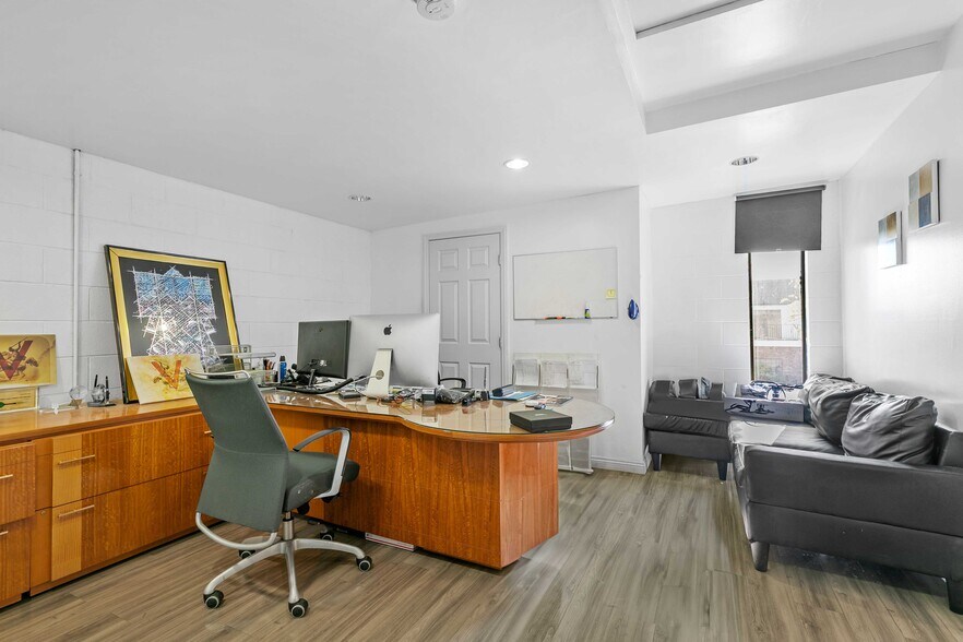 More Photos Of 3133 W Burbank Blvd, Burbank Coworking Space