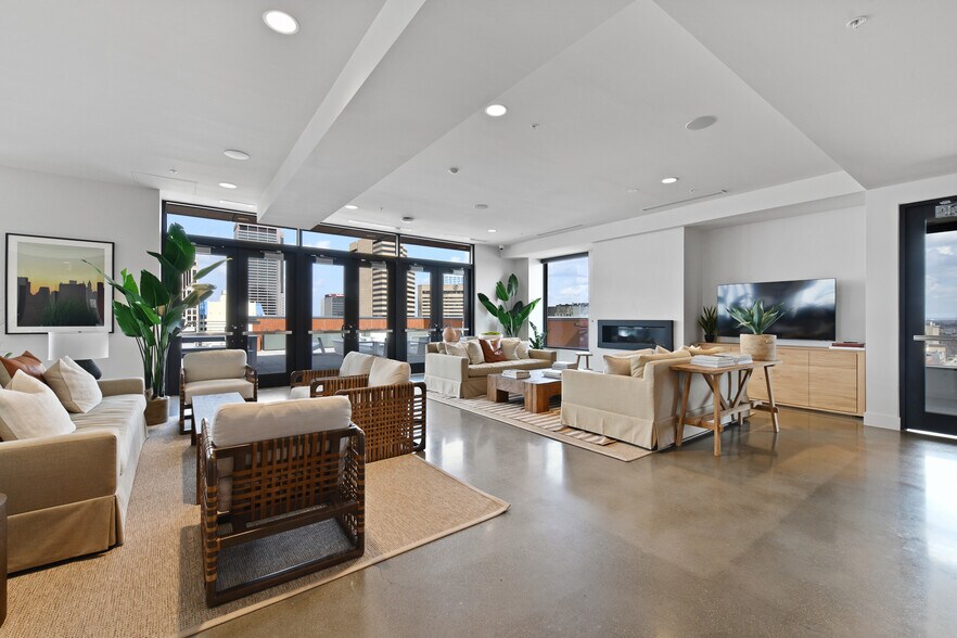 More Photos Of 250 S High St, Columbus Office For Lease