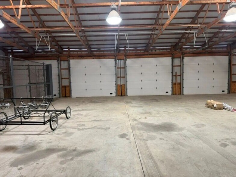 More Photos Of 950 Glengarry Drive, Fairdale Industrial For Sale