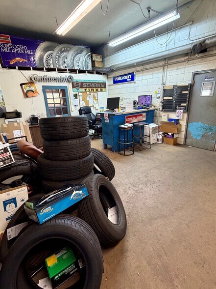 More Photos Of 1529 E Philadelphia Ave, Gilbertsville Auto Repair For Sale