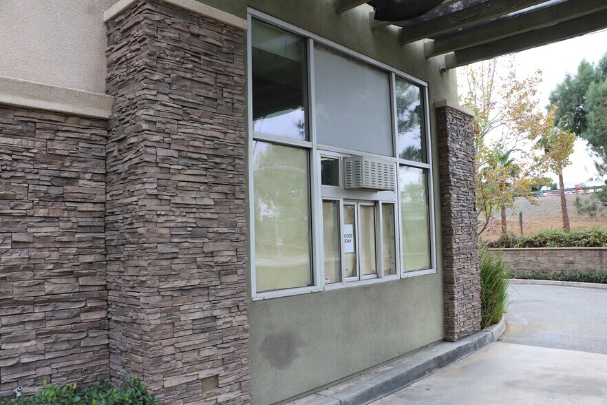 More Photos Of 2083 Orange Tree Ln, Redlands Freestanding For Lease