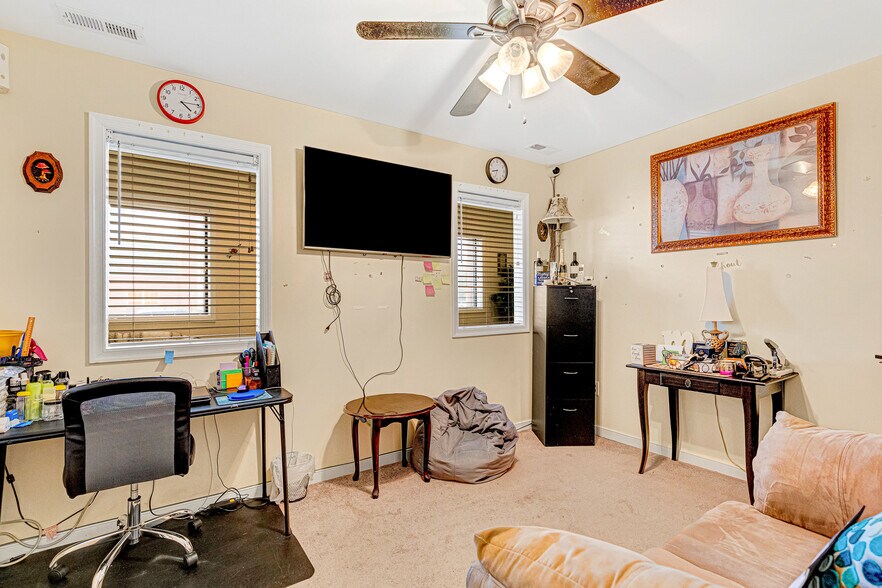 More Photos Of 10 W Williamsburg Rd, Sandston Office For Sale